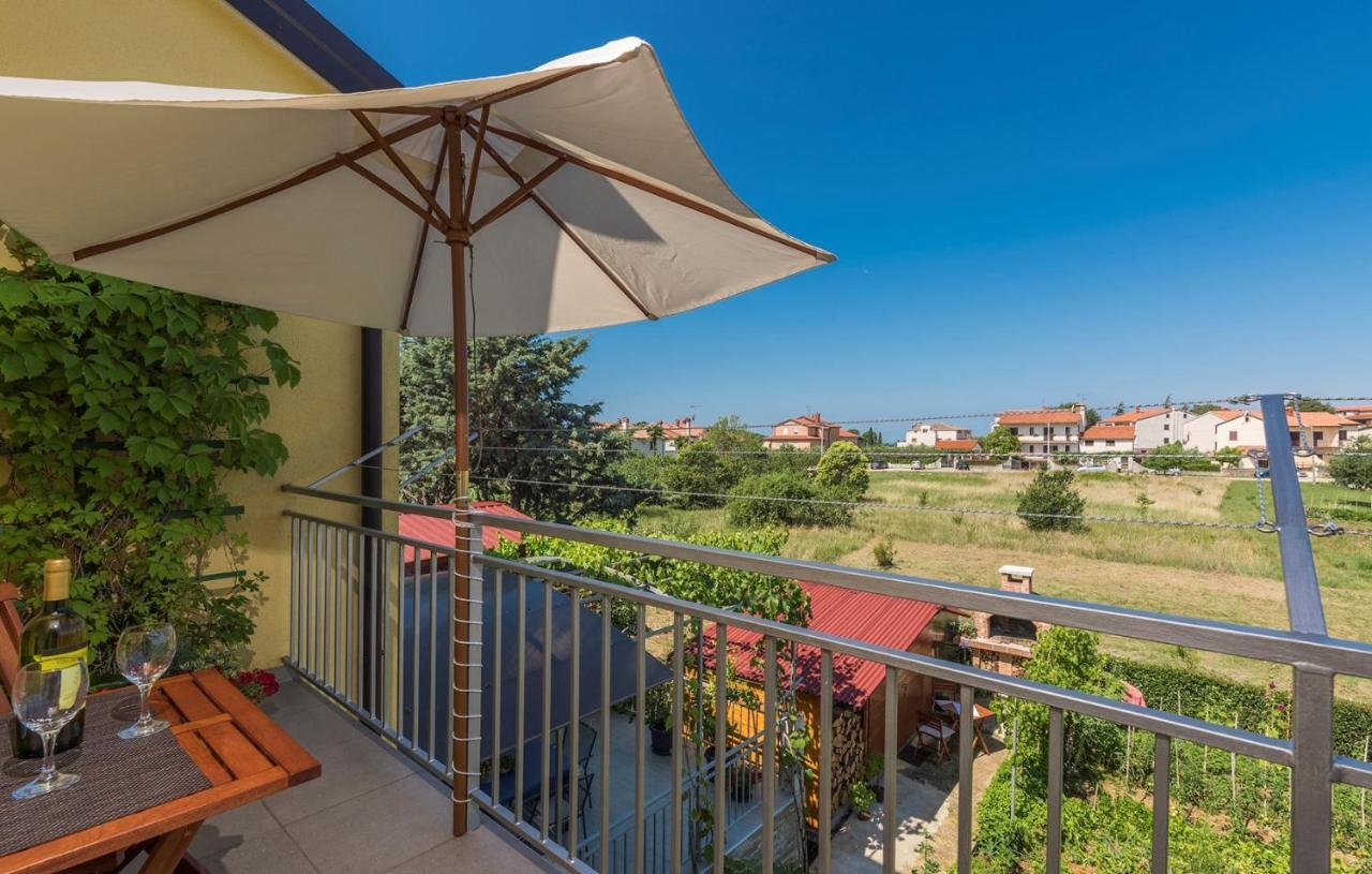 Apartment Nensi Porec Esterno foto