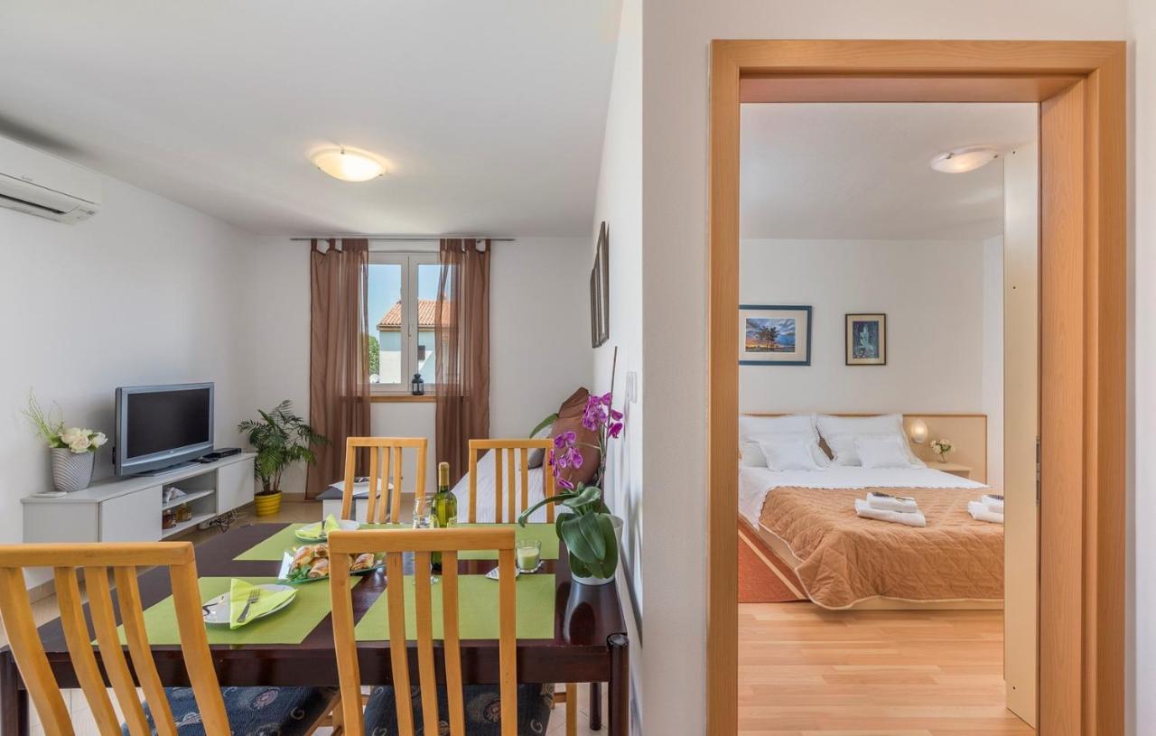 Apartment Nensi Porec Esterno foto