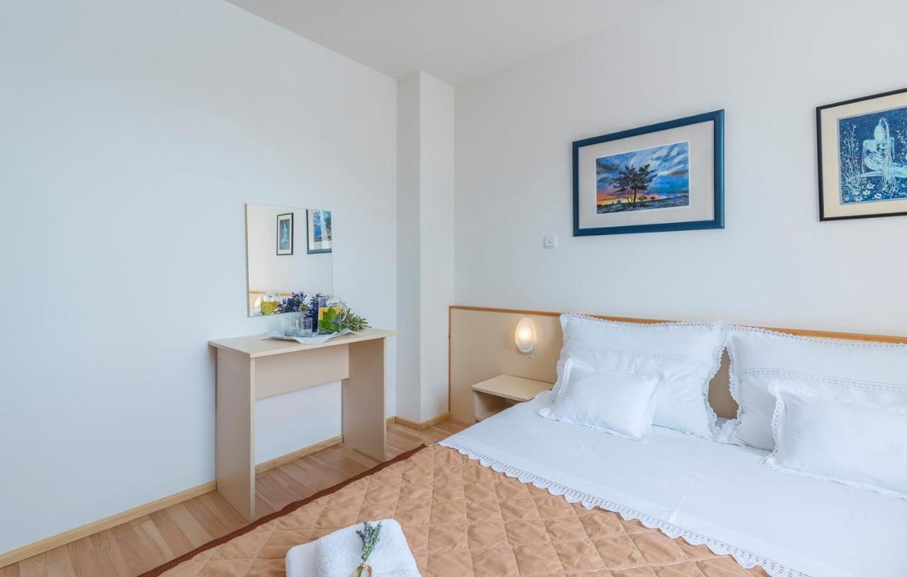 Apartment Nensi Porec Esterno foto