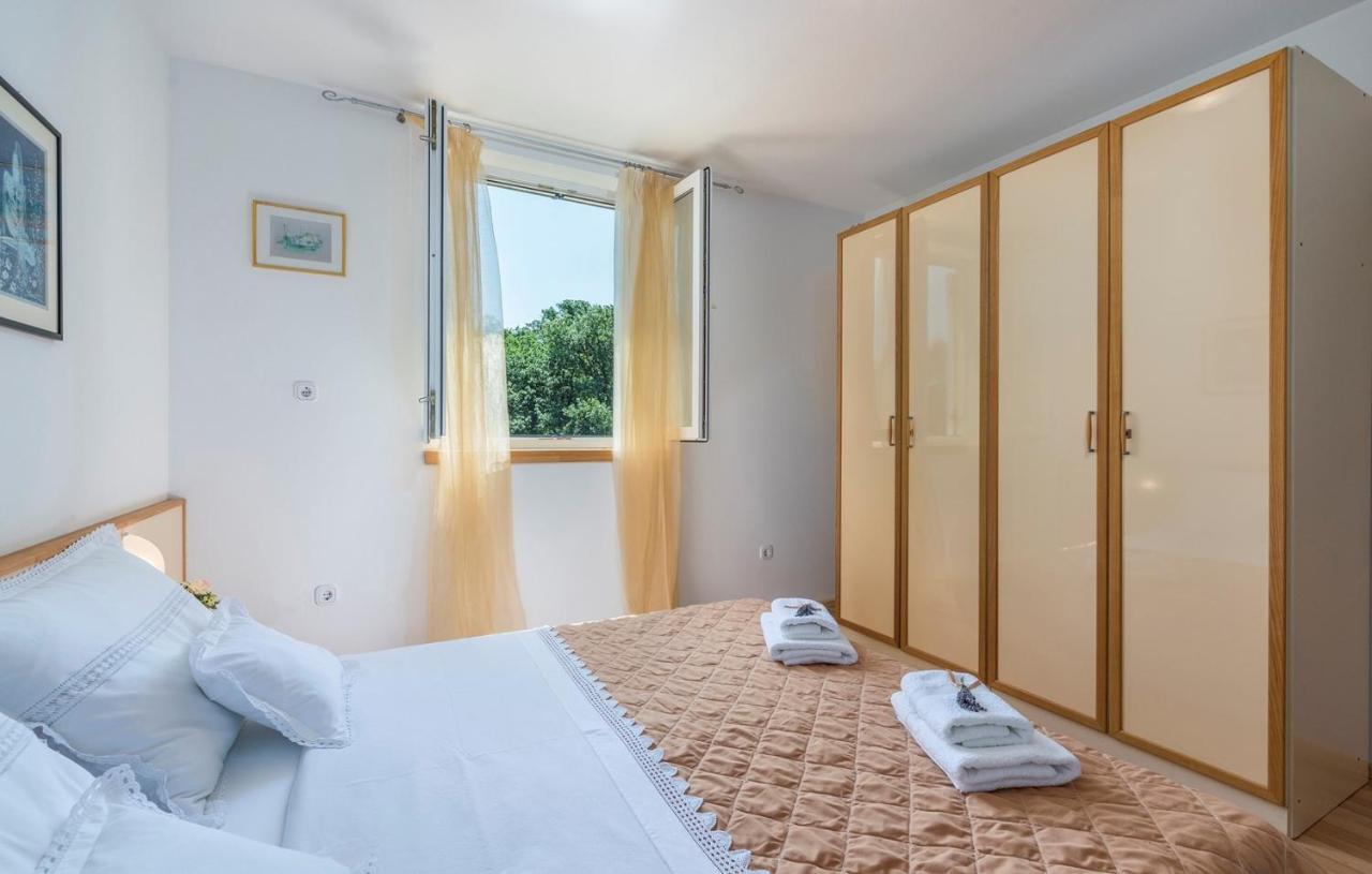 Apartment Nensi Porec Esterno foto
