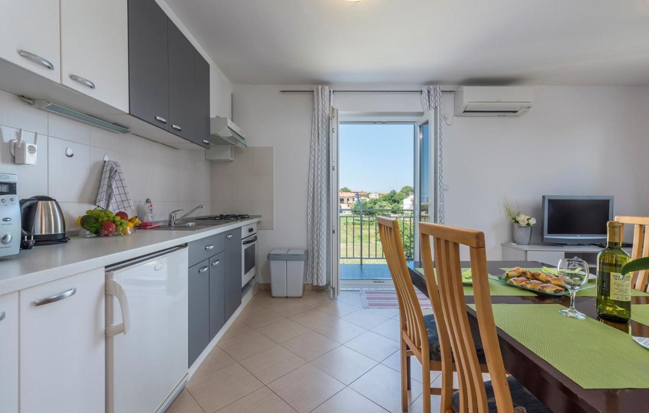 Apartment Nensi Porec Esterno foto