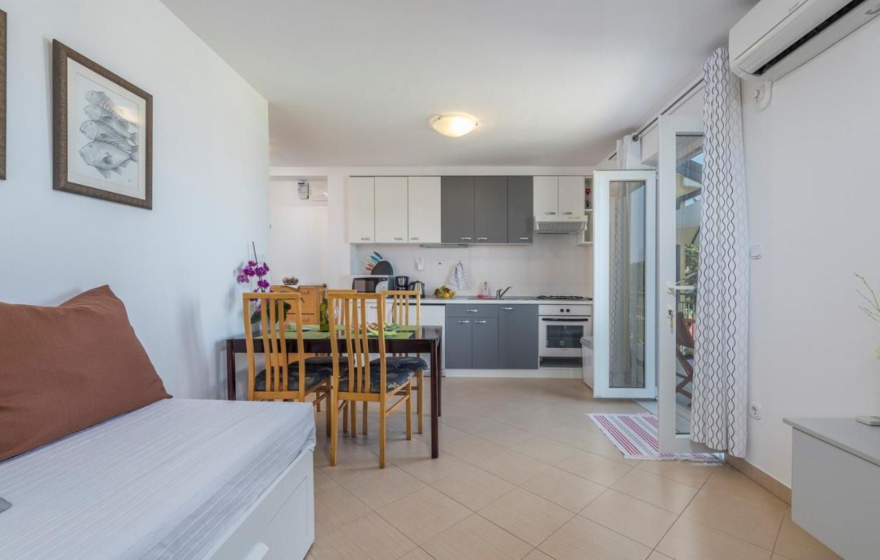 Apartment Nensi Porec Esterno foto