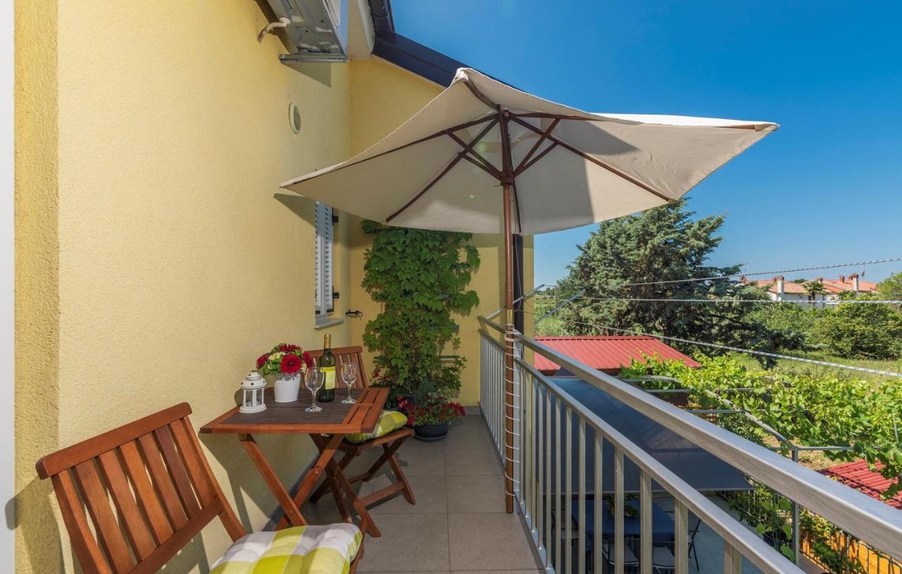 Apartment Nensi Porec Esterno foto