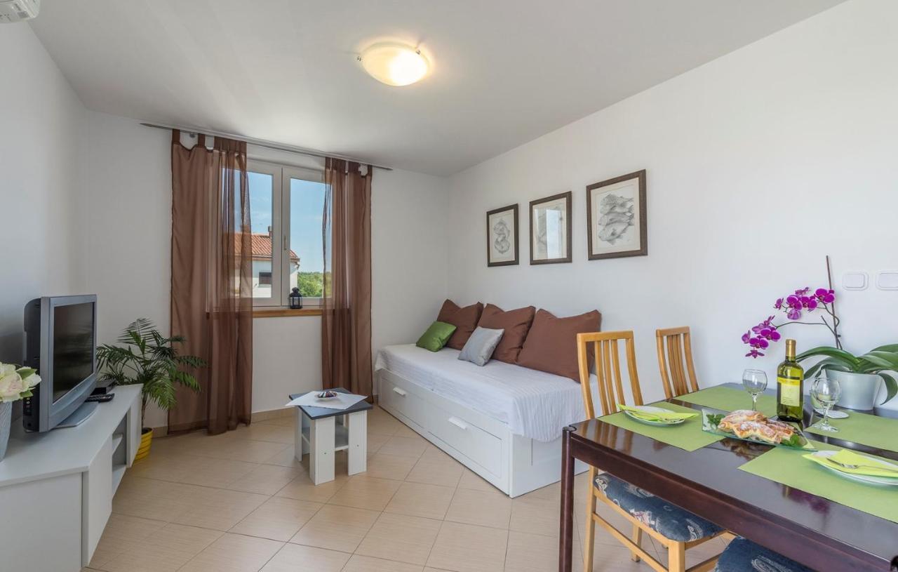 Apartment Nensi Porec Esterno foto
