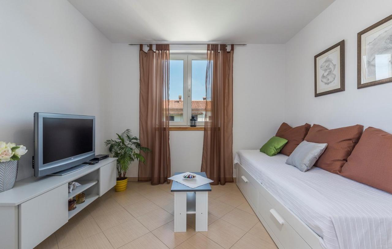 Apartment Nensi Porec Esterno foto